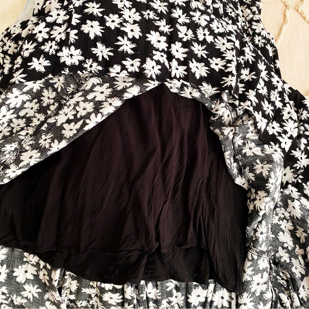 Urban Outfitters Black and White Floral MIDI Dress - Picture 7 of 7